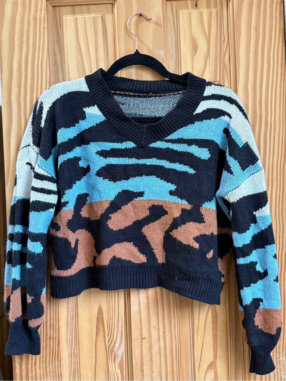 Abstract Colorblock V-Neck Cropped Sweater - Black, Blue & Brown